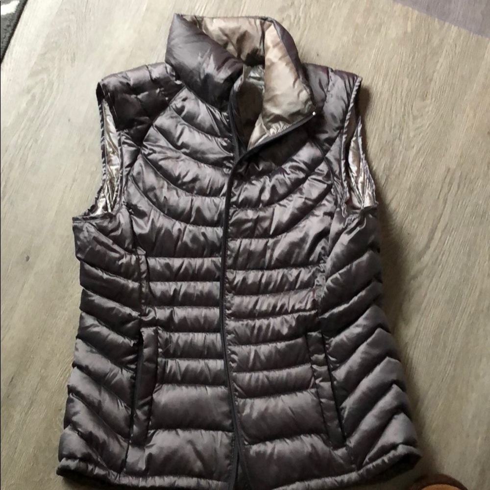 Silver-grey lightweight down vest